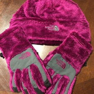 The North Face hat and gloves. Girls medium